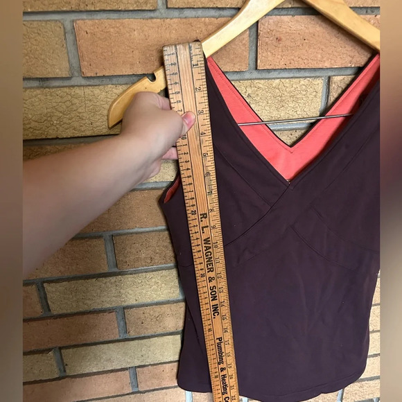 Lululemon Criss Cross V Neck Tank Burgundy Elastic Banded Size 8-10 - Picture 5 of 6